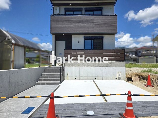 高知市一ツ橋2丁目-6号地　新築戸建ての駐車場|2025.8月：建築中