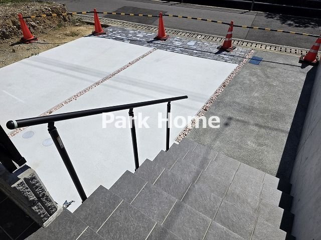 高知市一ツ橋2丁目-6号地　新築戸建ての駐車場|2025.8月：建築中