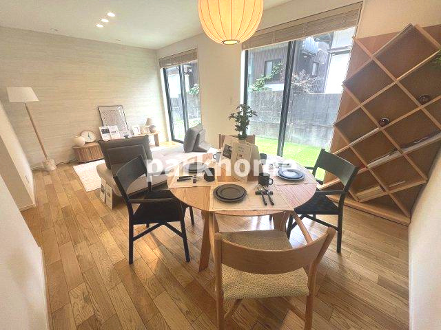 いの町枝川　新築戸建ての居間・リビング