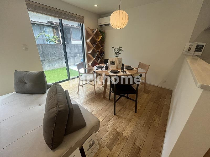 いの町枝川　新築戸建ての居間・リビング