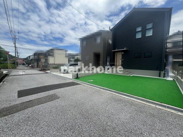 いの町枝川　新築戸建ての前面道路含む現地写真