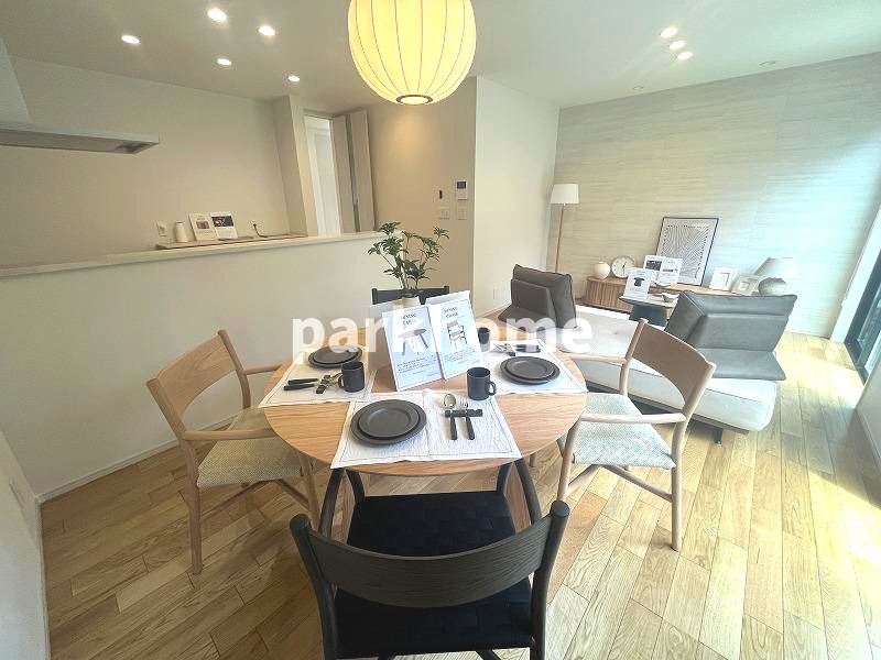 いの町枝川　新築戸建ての居間・リビング