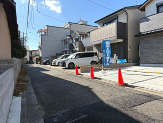 【前面道路含む現地写真】 | ◆ウッドデッキのある新築戸建◆ | 京福：等持院駅徒歩約1分。JR：花園駅も徒歩18分、京都駅まで乗り換えなし
