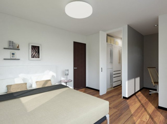 【洋室】 | ◆ウッドデッキのある新築戸建◆ | 《ステージングイメージ画像》※家具・小物はCGによるインテリアイメージであり、家具の設置サイズを保証するものではございません。※家具配置はTV配線には配慮しておりません