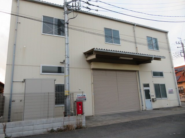 越谷市大字船渡の倉庫の外観