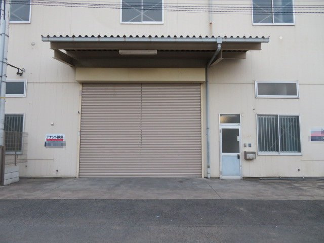 越谷市大字船渡の倉庫の外観
