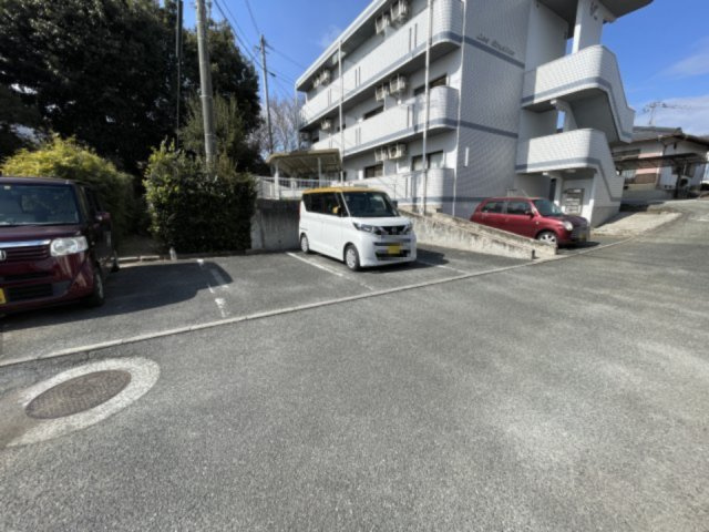 レ・スチェリオの駐車場