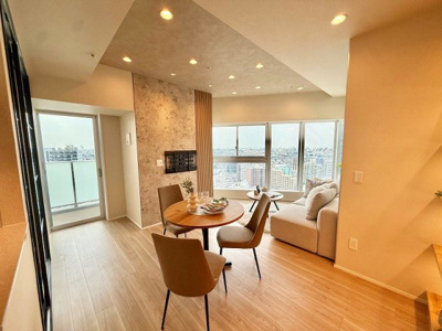 【居間・リビング】 | ブリリアタワー池袋ウエスト | ゆったり過ごせる居間です