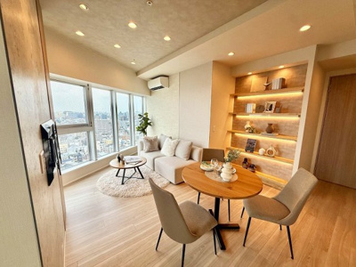 【居間・リビング】 | ブリリアタワー池袋ウエスト | こちらのリビングで趣味の時間をお楽しみください