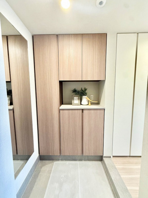 【玄関】 | ブリリアタワー池袋ウエスト | 収納もある玄関です