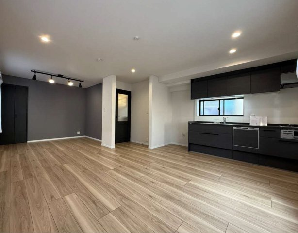 練馬区富士見台二丁目　戸建の居間・リビング|新規リフォーム済み。約17.5帖のLDK