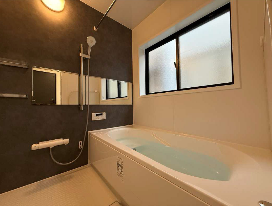 練馬区富士見台二丁目　戸建の浴室|浴室に窓があり、換気◎です。