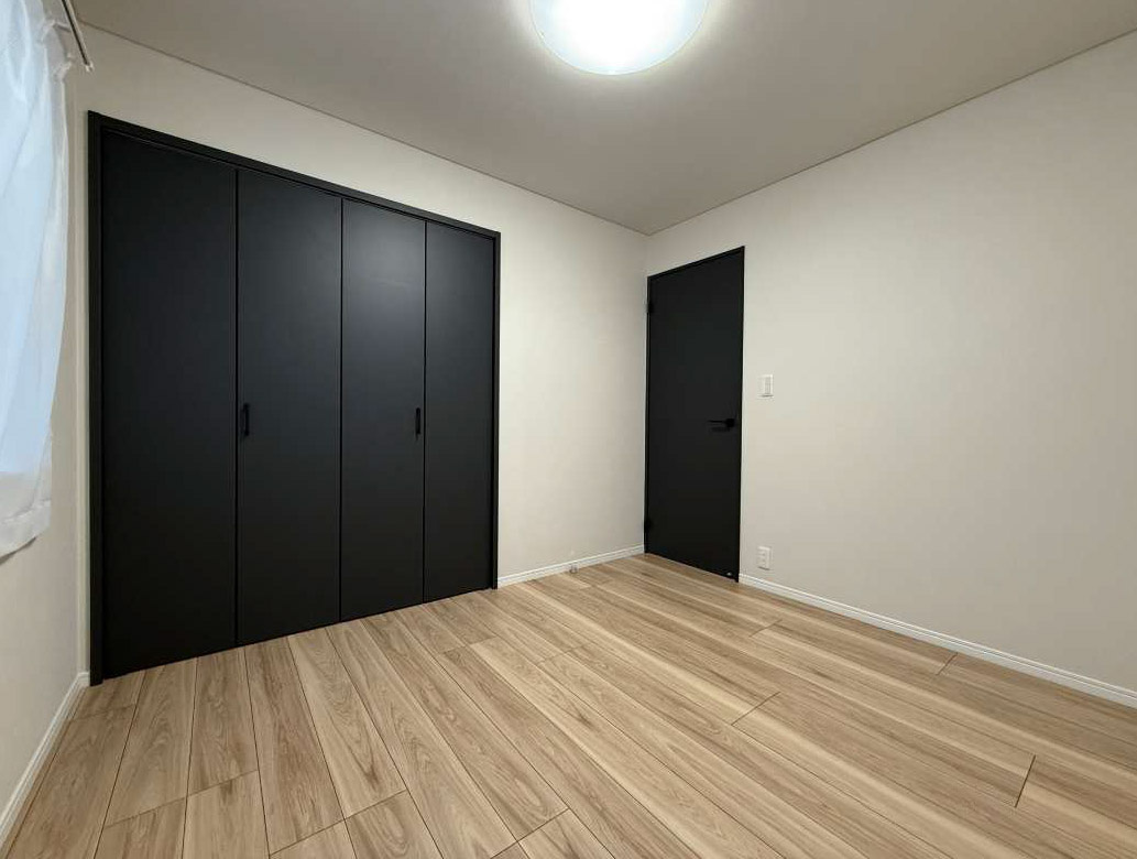 練馬区富士見台二丁目　戸建の洋室|シックで落着きのある洋室１、約5.0帖