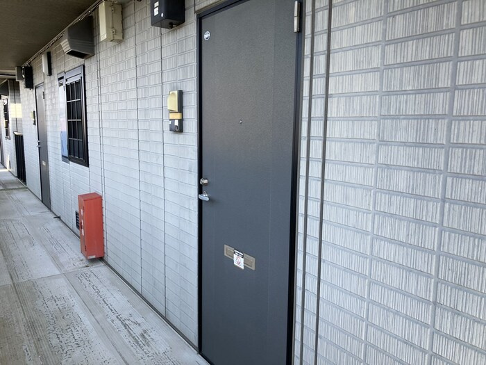 グリーンヒルズＨ棟の玄関