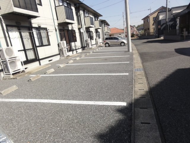 グリーンヒルズＨ棟の駐車場