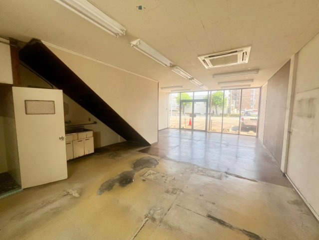 今池ビル南棟　1-2階の内装