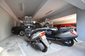 【駐車場】 | バイク置き場。空き区画の有無や駐輪料金、サイズおよび排気量規定などについては、改めてお問い合わせください。～即日のご見学可能～　お問合せはお気軽にどうぞ。
