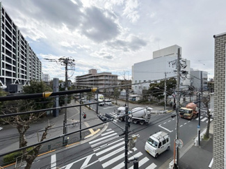【展望】 | 眼前に広がる空の雄大さと、このお部屋の自慢の一つである「眺望」をご覧ください。毎日、この景色を独り占めできる新生活に夢が広がります。～即日のご見学可能～　お問合せはお気軽にどうぞ。
