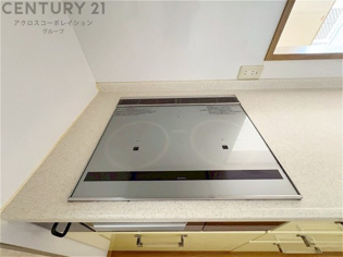 IHクッキングヒーターは高速で加熱し省エネで使いやすいく火を使わないため安全で、清掃も簡単です。調理制御がしやすく、食材を均等に加熱できます。
