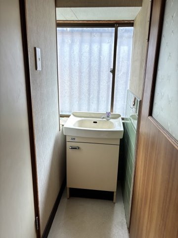 岸和田市本町　中古戸建の独立洗面台