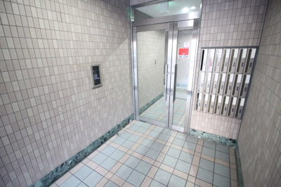 【エントランス】 | メゾン・ド・カー・ベー・セ | 清潔なエントランスです