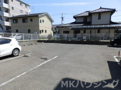 【駐車場】 | シャーメゾン・リエート | 車をお持ちの方に嬉しい駐車場付きの物件です