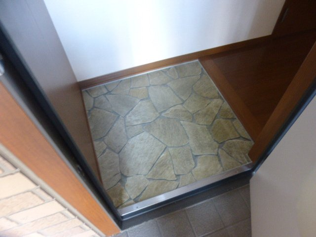 グランエストⅣの玄関