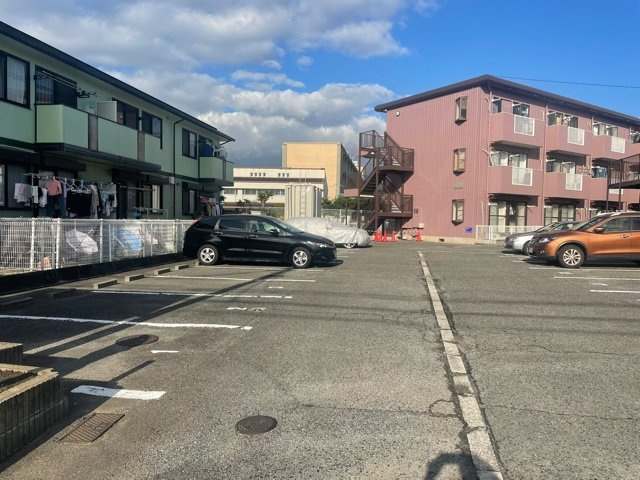 メゾン楠の駐車場