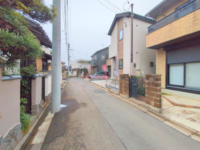 富士見市羽沢１丁目の新築一戸建の前面道路含む現地写真|ららぽーと富士見が気軽に行ける近さなので、思い立った時にすぐにお買い物もできて便利です。