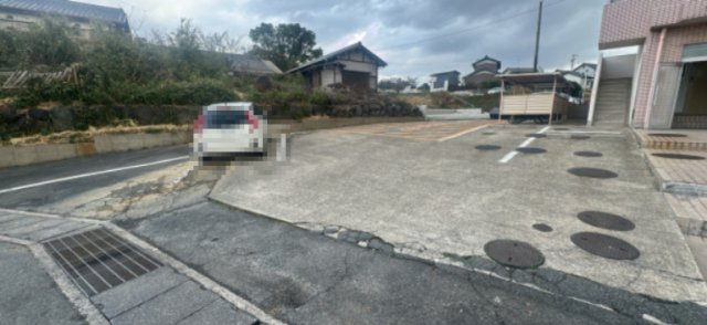 グランドヒルズ東海の駐車場
