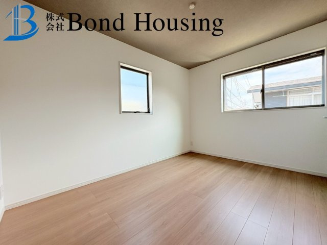 「並列2台可」「ルーフバルコニーつき」高津橋 限定1棟の子供部屋