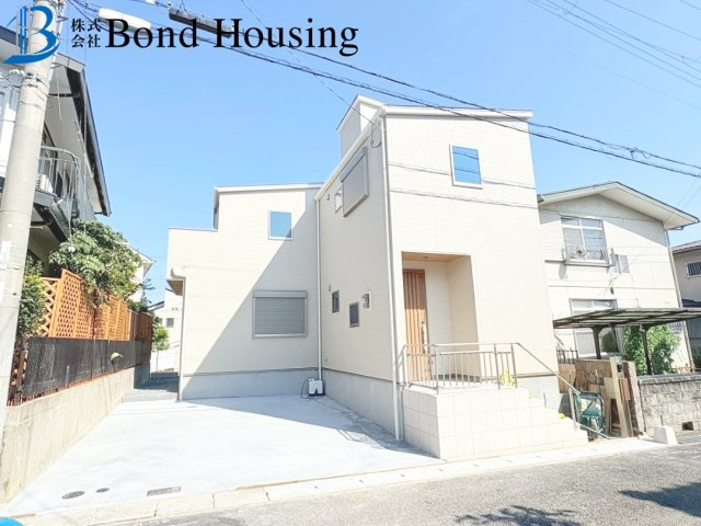 「並列2台可」「ルーフバルコニーつき」高津橋 限定1棟の外観