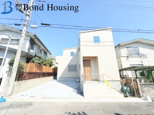 「並列2台可」「ルーフバルコニーつき」高津橋 限定1棟の前面道路含む現地写真