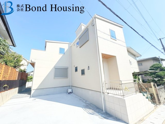 「並列2台可」「ルーフバルコニーつき」高津橋 限定1棟の外観