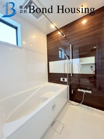 「並列2台可」「ルーフバルコニーつき」高津橋 限定1棟の浴室