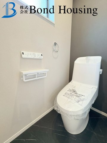 「並列2台可」「ルーフバルコニーつき」高津橋 限定1棟のトイレ