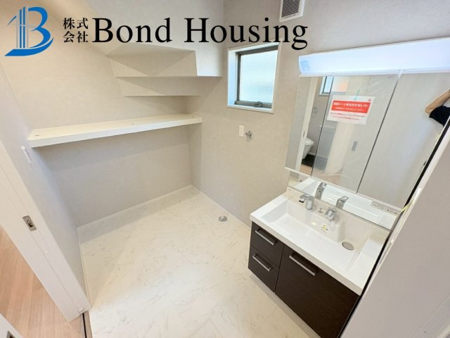 「並列2台可」「ルーフバルコニーつき」高津橋 限定1棟の独立洗面台