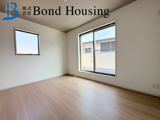 「並列2台可」「ルーフバルコニーつき」高津橋 限定1棟の子供部屋