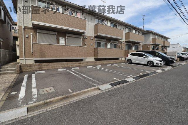 アネモス　Ａの駐車場|駐車場があるので、車を買う予定の方も安心です