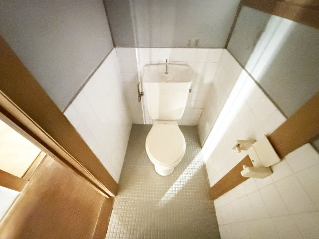 和泉町貸家のトイレ
