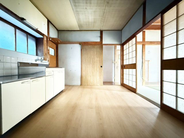 和泉町貸家の居間・リビング