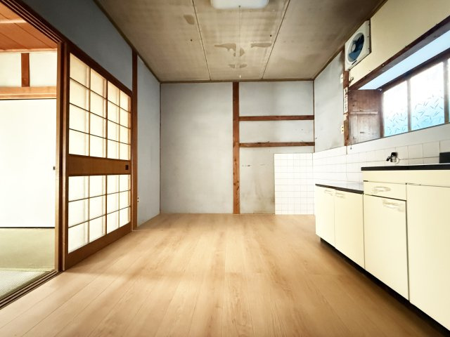 和泉町貸家の居間・リビング