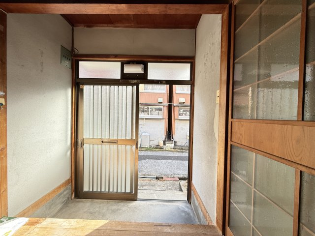 和泉町貸家の玄関