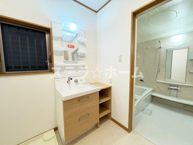 井高野1 中古戸建の独立洗面台|独立洗面台で身支度をすべて済ませてしまいましょう