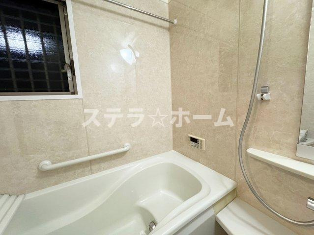 井高野1 中古戸建の浴室|コンパクトで使いやすいお風呂です