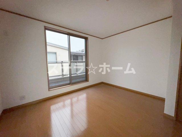 井高野1 中古戸建の洋室|個人の部屋や寝室として使える洋室です