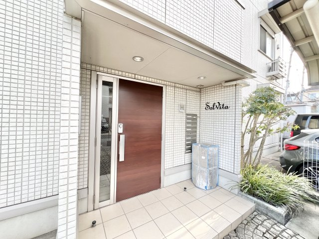 Solvitaのエントランス|落ち着いたエントランスです