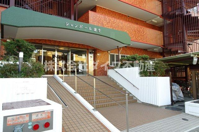 シャンボール康生のエントランス