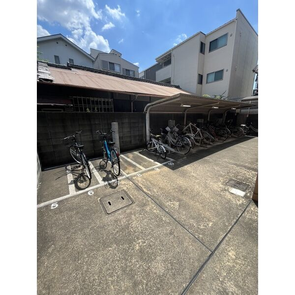 相川フラワーコートの駐車場