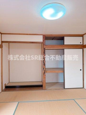 善根寺町5丁目中古戸建の収納|押入の横には和室らしい床の間がございます